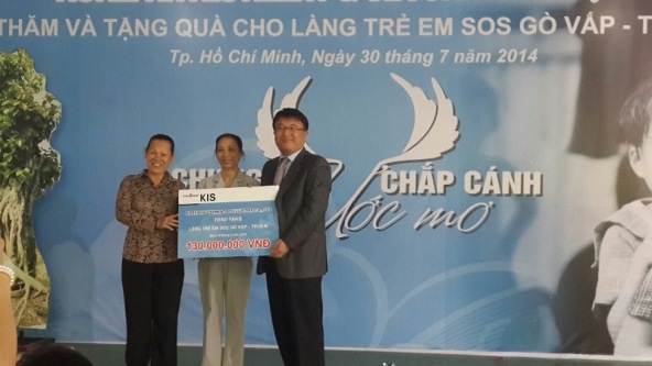 KIS tặng quà cho Làng trẻ em SOS Gò Vấp